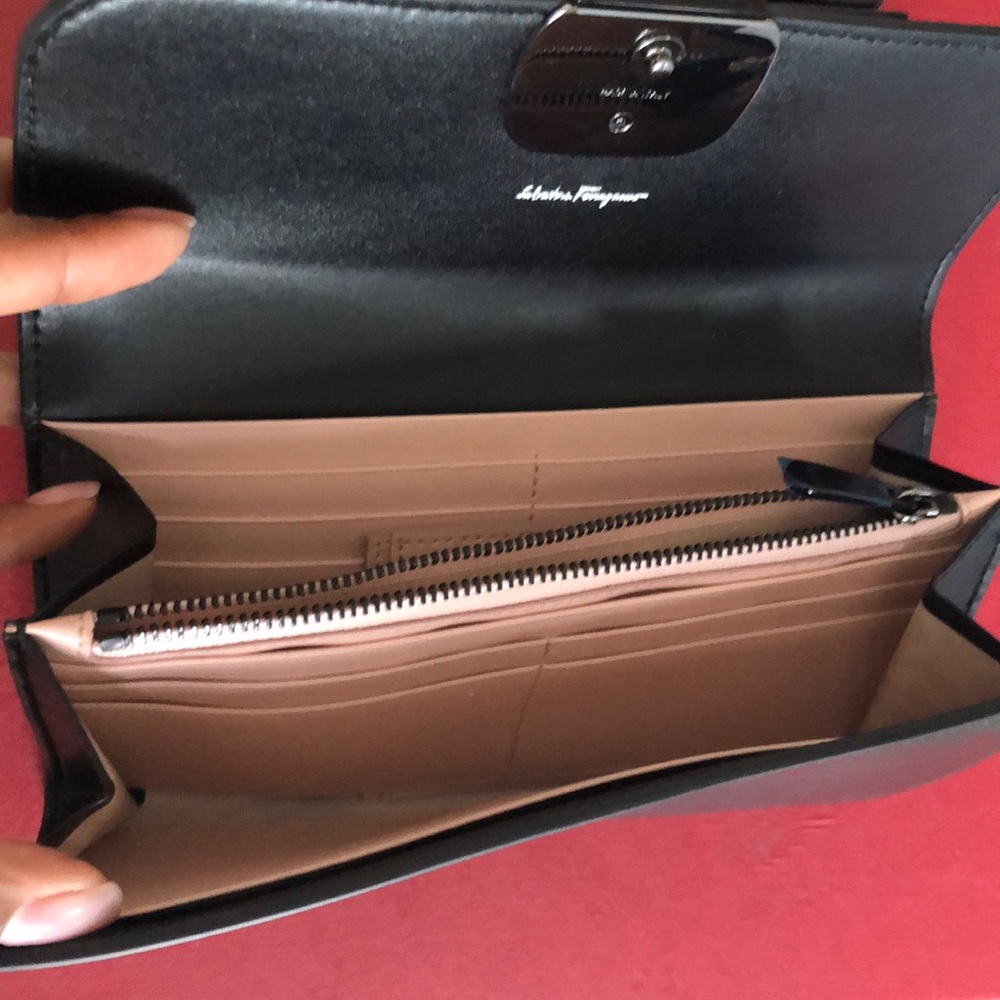 💵 Authentic Salvatore Ferragamo logo bow wallet - Picture 5 of 8